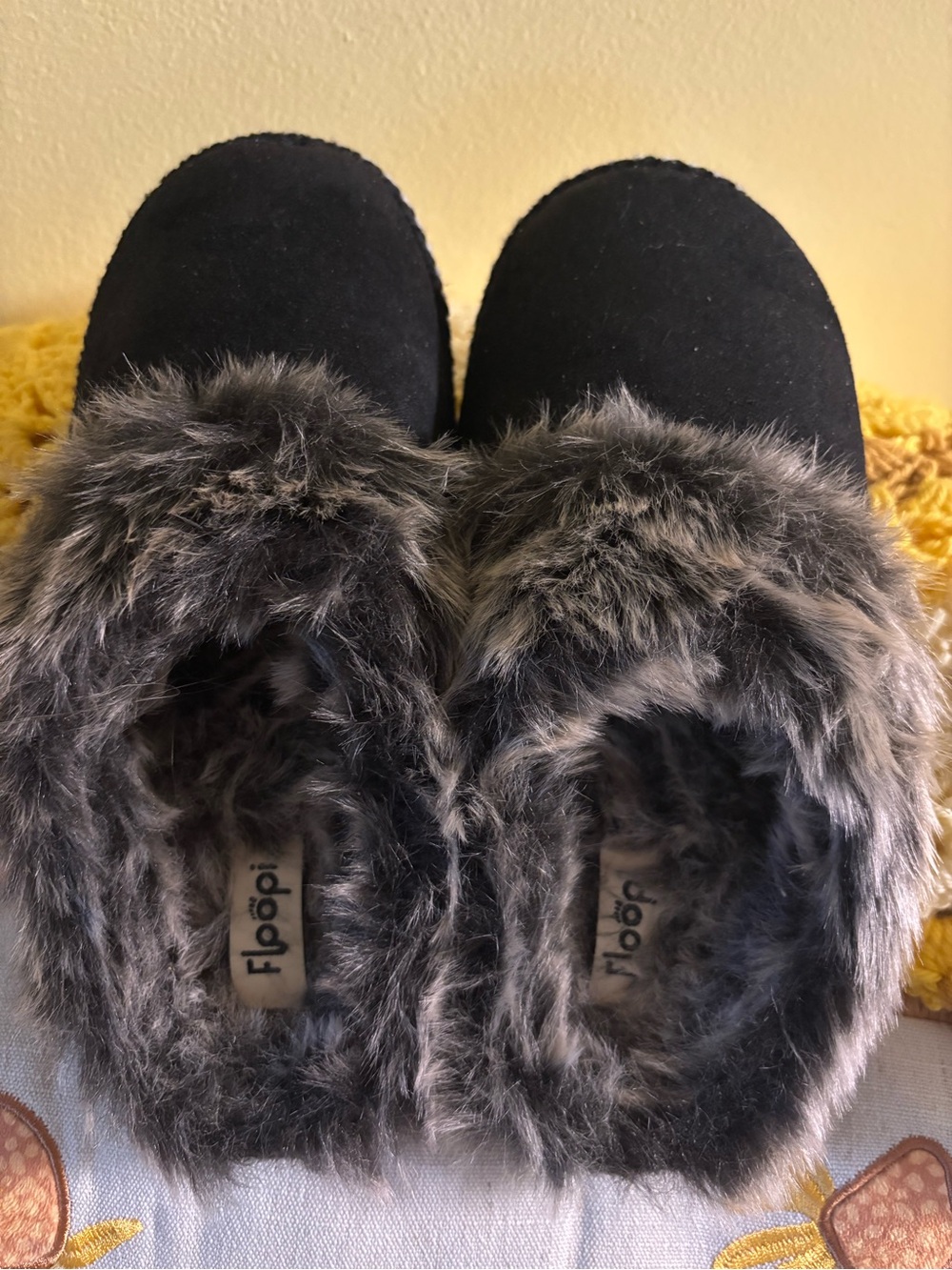 Flopop Faux-Fur Trim Black Women's Slip-On Slippers